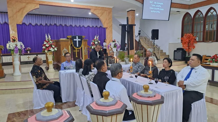 Peringatan Jumat Agung, Jemaat Kendagu Ruata Gelar Ibadah dan Perjamuan