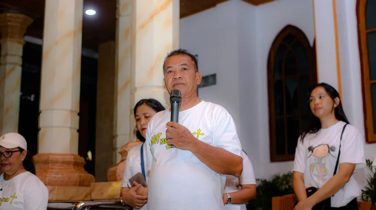 Jemaat Kendagu Ruata Terangi Kota Tahuna dengan  Obor