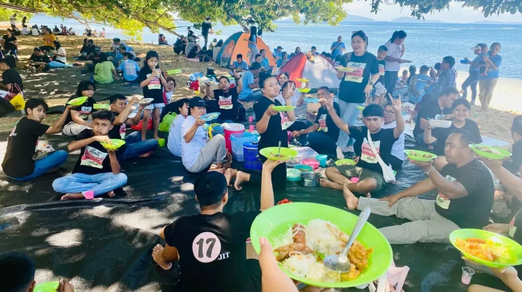 GMIST Imanuel Tahuna Rayakan Kenaikan Tuhan Yesus di Pantai Pananuareng
