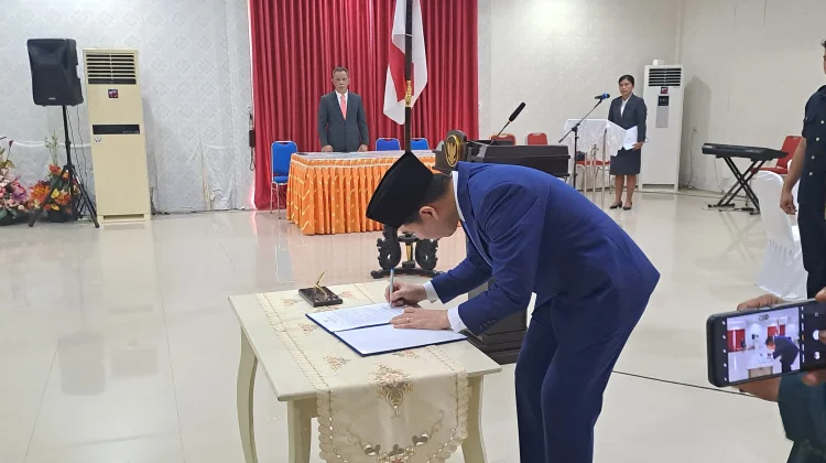 Bupati Sangihe Lantik Johanis Pilat Sebagai Pejabat Sekertaris Daerah