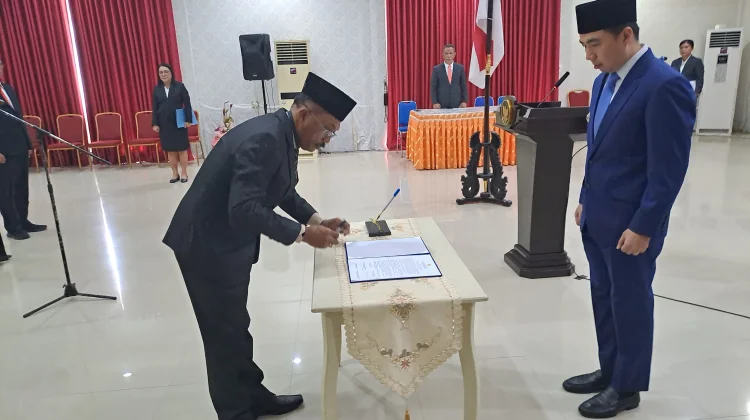Bupati Sangihe Lantik Johanis Pilat Sebagai Pejabat Sekertaris Daerah