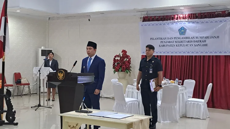 Bupati Sangihe Lantik Johanis Pilat Sebagai Pejabat Sekertaris Daerah