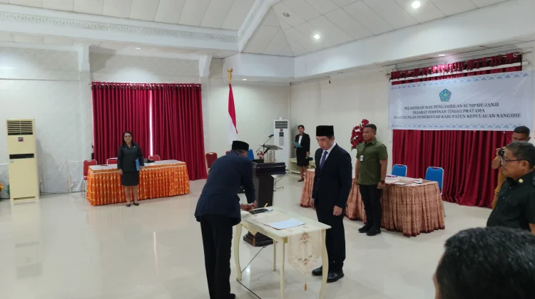 Bupati Thungari Resmi Lantik Davidson Djarang Pimpin Disdukcapil Sangihe