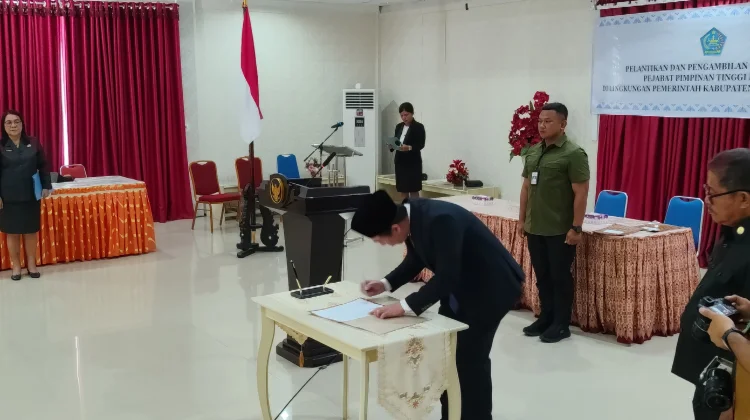 Bupati Thungari Resmi Lantik Davidson Djarang Pimpin Disdukcapil Sangihe
