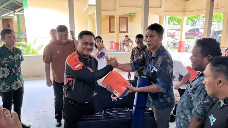 Wabub Sangihe Serakan Bantuan Bencana di Kecamatan Tabukan Utara