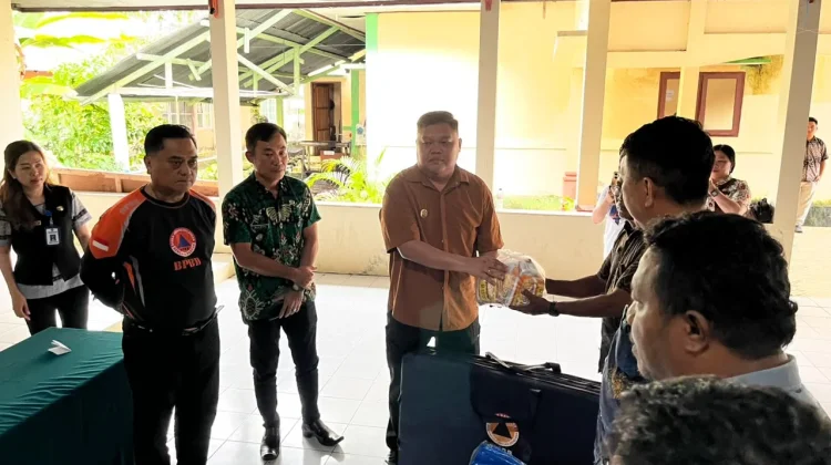 Wabub Sangihe Serakan Bantuan Bencana di Kecamatan Tabukan Utara