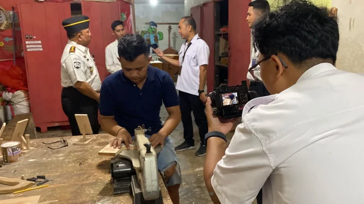 Lapas Tahuna Kembangkan Potensi Warga Binaan dengan Pembuatan Kolintang
