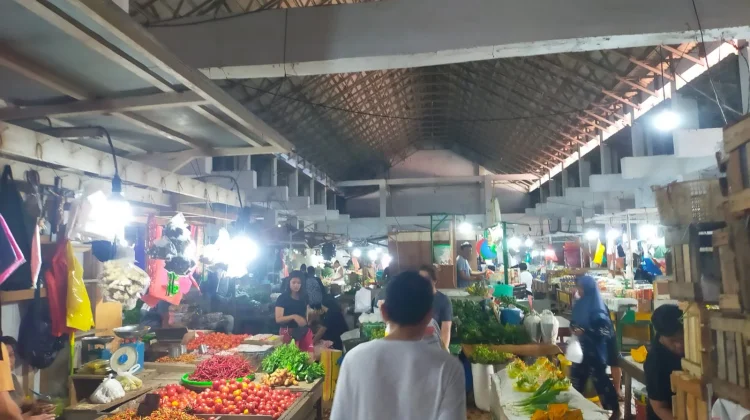 Harga Kebutuhan Pokok di Pasar Towo'e Tahuna Stabil, Cabai Turun Rp60 Ribu perkilo
