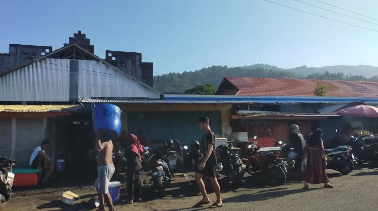 Harga Ikan di Pasar Towo’e Tahuna Naik akibat Cuaca Buruk