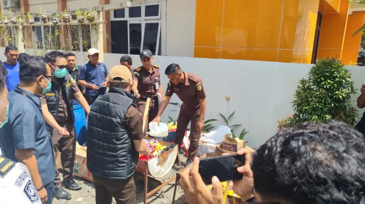 Kejaksaan Negeri Sangihe Gelar Pemusnahan Barang Bukti Tindak Pidana