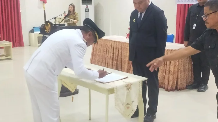 Wakil Bupati Tendris Bulahari Lantik Pejabat di Lingkungan Pemkab Sangihe