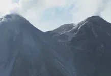 Aktivitas Kegempaan Gunung Karangetang Menurun, namun Tetap Keluarkan Asap