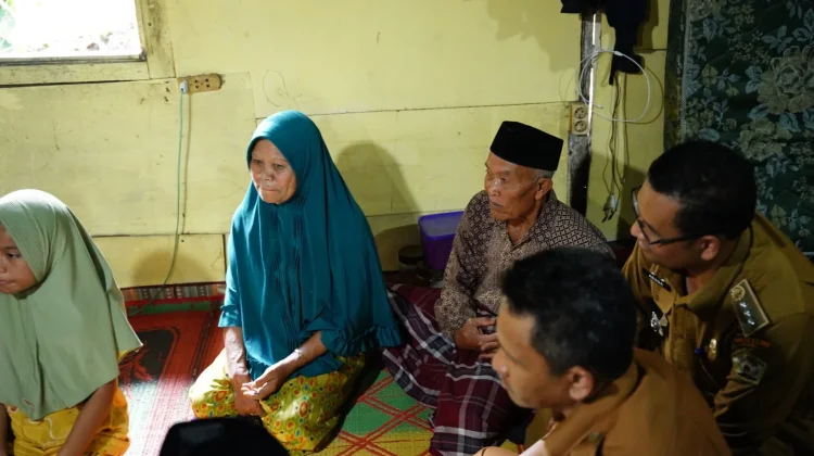 Bupati Haili Yoga Turun Langsung, Bantu Warga yang Mengidap Diabetes Melitus Akut