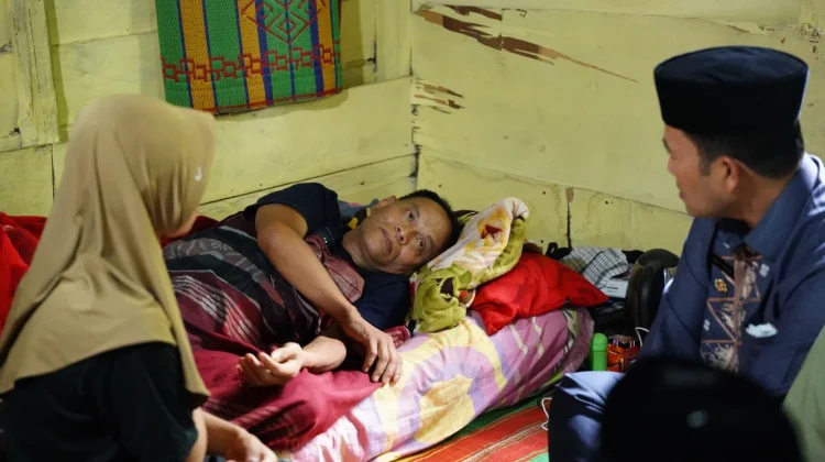 Bupati Haili Yoga Turun Langsung, Bantu Warga yang Mengidap Diabetes Melitus Akut