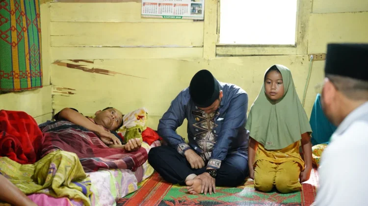 Bupati Haili Yoga Turun Langsung, Bantu Warga yang Mengidap Diabetes Melitus Akut
