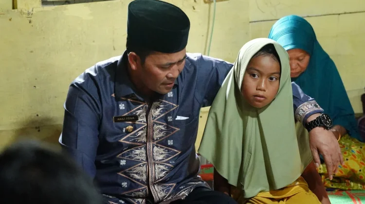 Bupati Haili Yoga Turun Langsung, Bantu Warga yang Mengidap Diabetes Melitus Akut