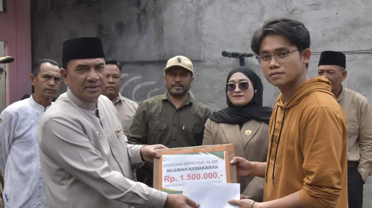 Muchsin Hasan Salurkan Bantuan ke Korban Kebakaran Kebayakan