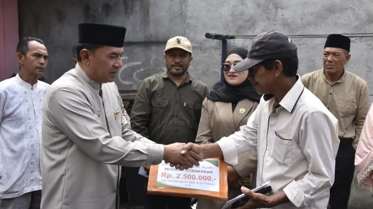 Muchsin Hasan Salurkan Bantuan ke Korban Kebakaran Kebayakan