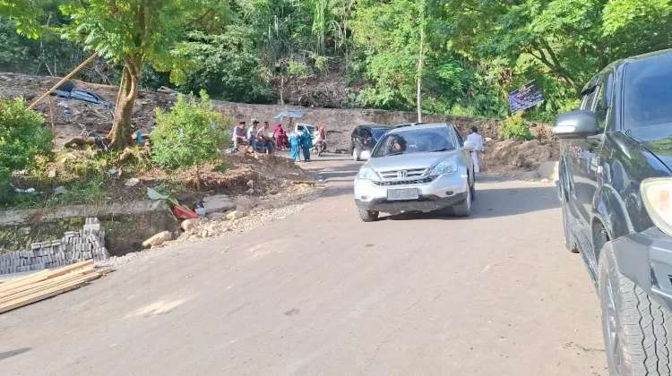 Suasana Jalan Enang-enang, Bener Meriah Pasca Perbaikan Swadaya Masyarakat