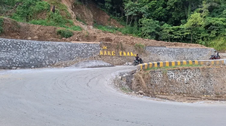 Suasana Jalan Enang-enang, Bener Meriah Pasca Perbaikan Swadaya Masyarakat