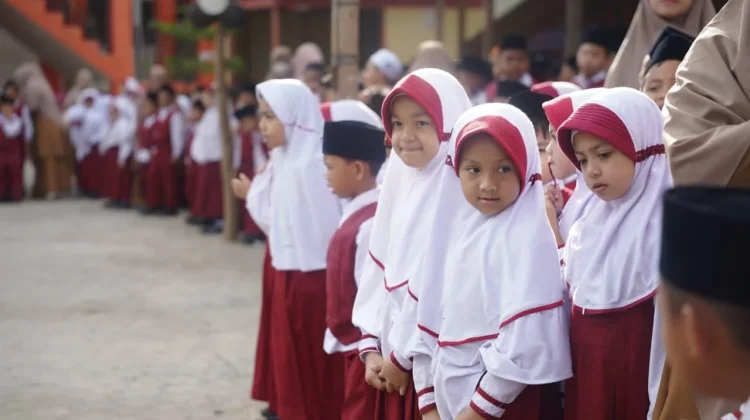 Cinta, Harapan dan Pengorbanan! Tertata Indah Bermula Bersekolah