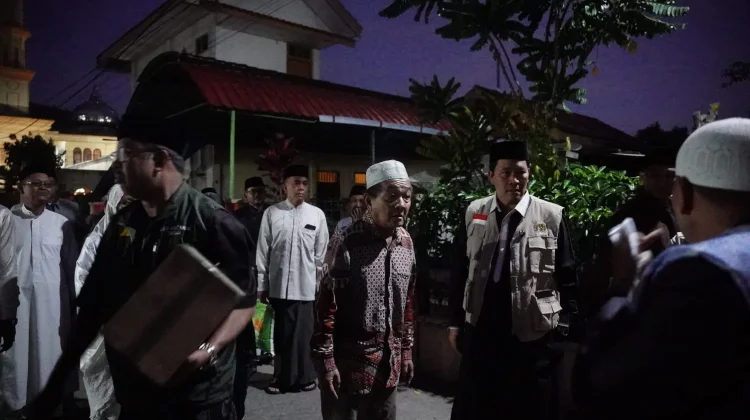 Program Ahad Berkah Kembali Santuni 20 Fakir Miskin di Takengon Timur