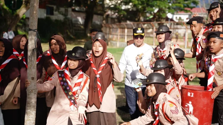 Sebelum Dilepas, Kontingen Jambore Nasional Gotong Royong Bersihkan Lapangan