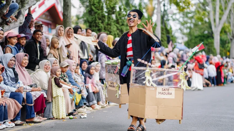 Pawai Budaya Semarakkan HUT Ke-81 RI di Takengon