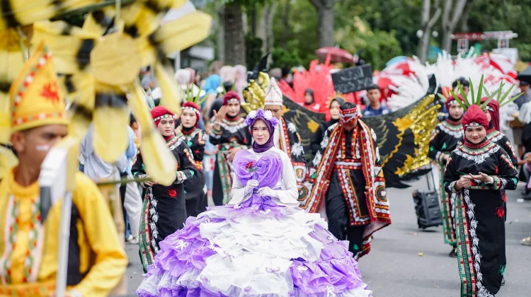 Pawai Budaya Semarakkan HUT Ke-81 RI di Takengon