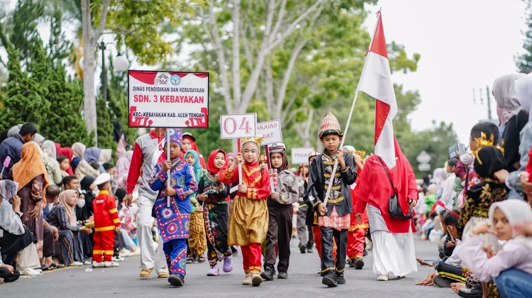 Pawai Budaya Semarakkan HUT Ke-81 RI di Takengon