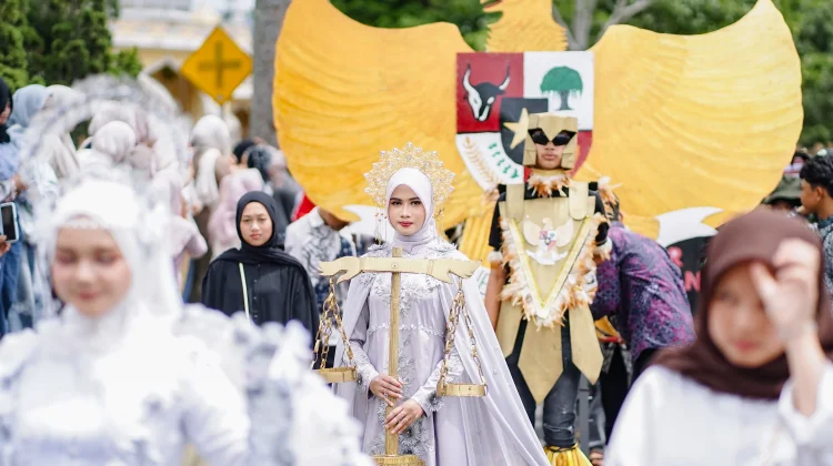Pawai Budaya Semarakkan HUT Ke-81 RI di Takengon
