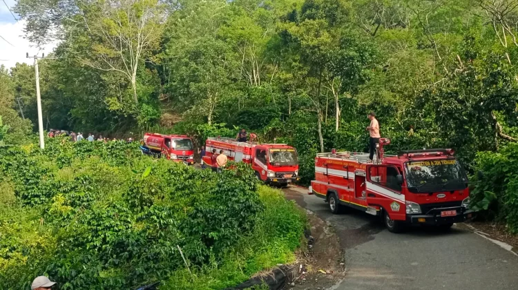 Kebakaran Hanguskan Rumah Warga di Kelupak Mata