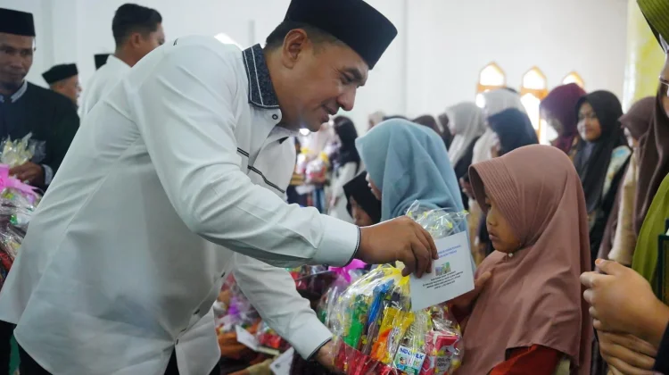 Masjid Agung Ruhama Salurkan 108 Santunan untuk Anak Yatim di Atu Lintang