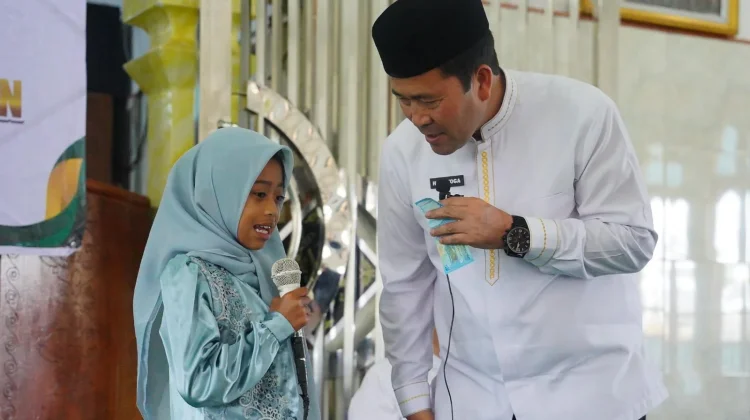 Masjid Agung Ruhama Salurkan 108 Santunan untuk Anak Yatim di Atu Lintang