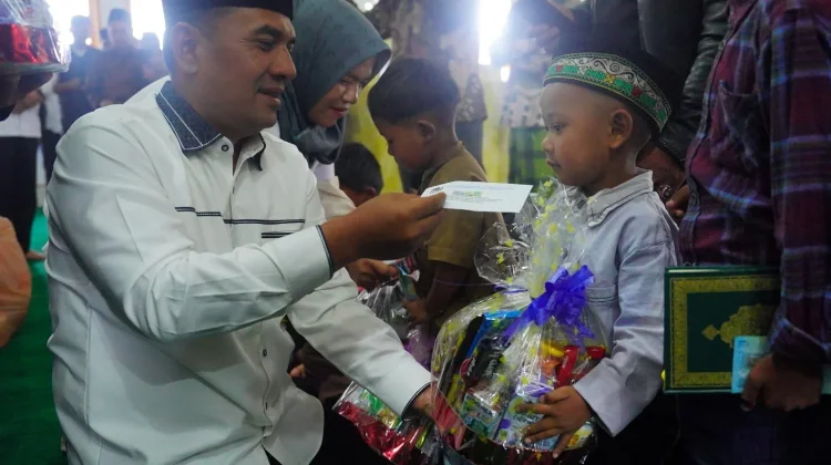 Masjid Agung Ruhama Salurkan 108 Santunan untuk Anak Yatim di Atu Lintang