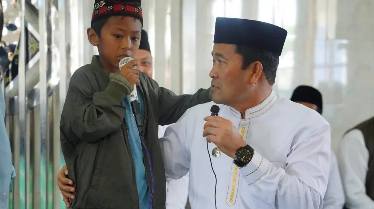Masjid Agung Ruhama Salurkan 108 Santunan untuk Anak Yatim di Atu Lintang