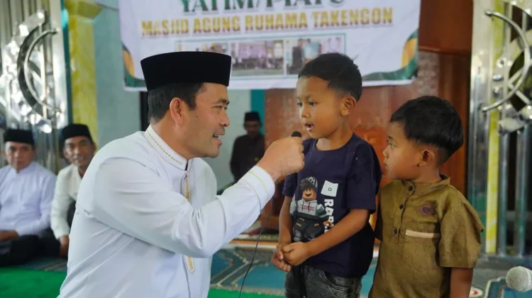 Masjid Agung Ruhama Salurkan 108 Santunan untuk Anak Yatim di Atu Lintang