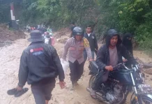Banjir Bandang dan Tanah Longsor Terjang Jalan Alternatif Angkup