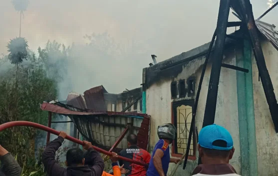 Kebakaran Hanguskan Rumah Warga di Kelupak Mata