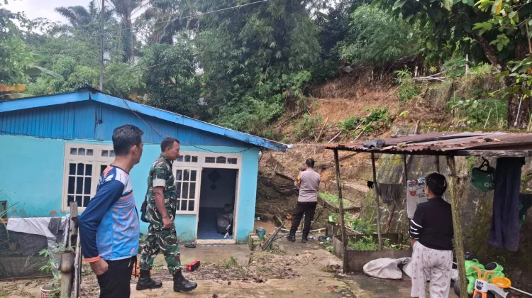 Peninjauan Tanah Longsor Karang Anyar