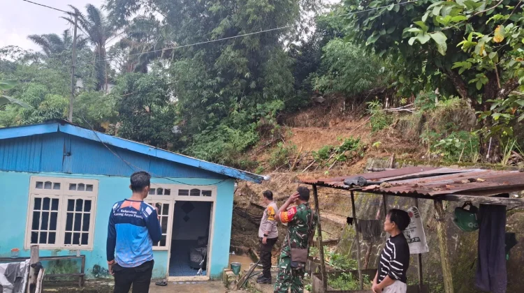 Peninjauan Tanah Longsor Karang Anyar