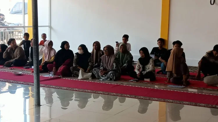 Ratusan Warga Ikuti Pemilihan Ketua RT di Pantai Amal