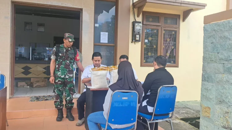 Sebanyak 737 KK Terima Bantuan Pangan di Kampung Enam