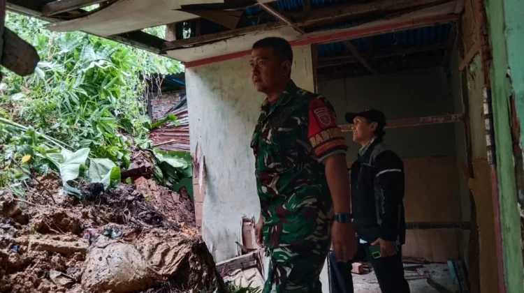 Longsor Hantam Rumah di RT 05 Lingkas Ujung