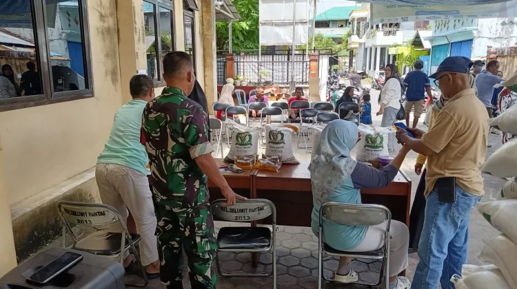 Penyaluran Penerima Bantuan Pangan(PBP) dari Pemerintah Pusat di Selumit Pesisir
