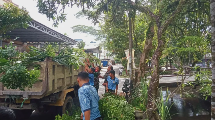 Safari Gotong Royong Sasar Pembersihan Saluran Air Sungai