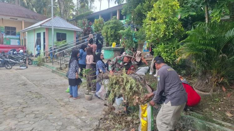 Kelurahan Selumit Lakukan Jumat Bersih