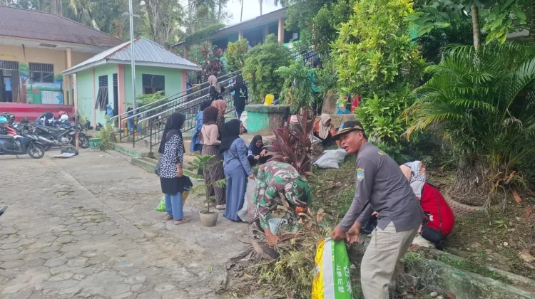 Kelurahan Selumit Lakukan Jumat Bersih