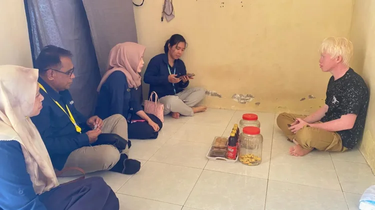 RRI Tarakan Mengajak Warga Tunanetra Rasakan Gemuruh Sepak Bola Dunia