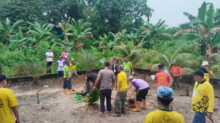 Kegiatan Pemotongan Hewan Qurban di Kelurahan Karang Harapan